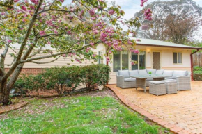 Stunning Katoomba Home with Lush Garden&Playground, Katoomba